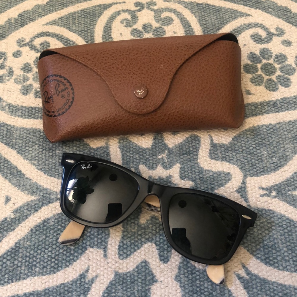 Black wayfarer sunglasses